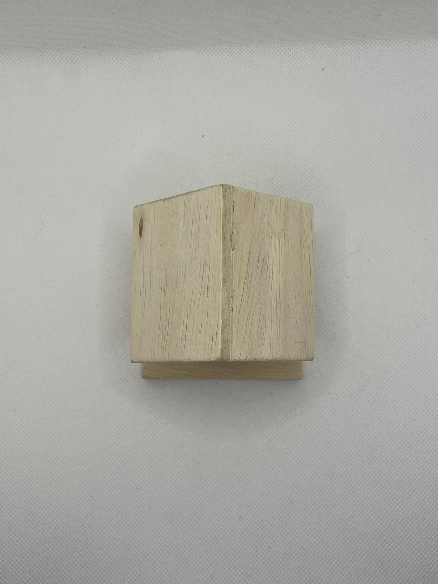 Casa de madera en altar yoruba.