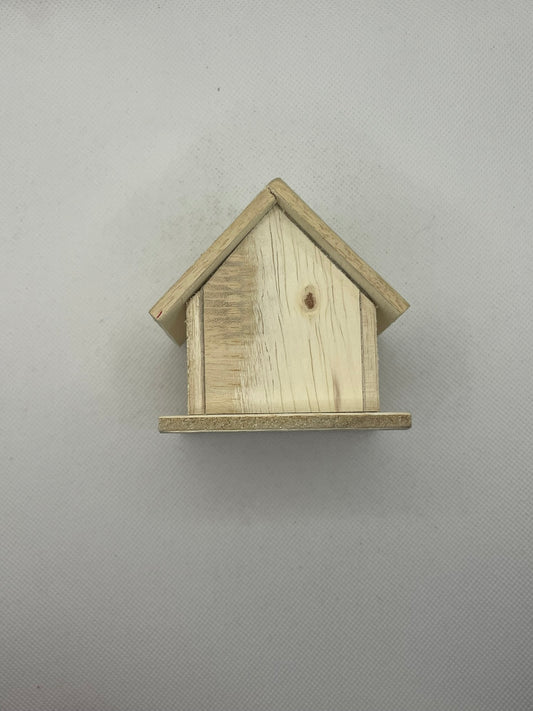 Estructura artesanal para ofrendas y ceremonias.