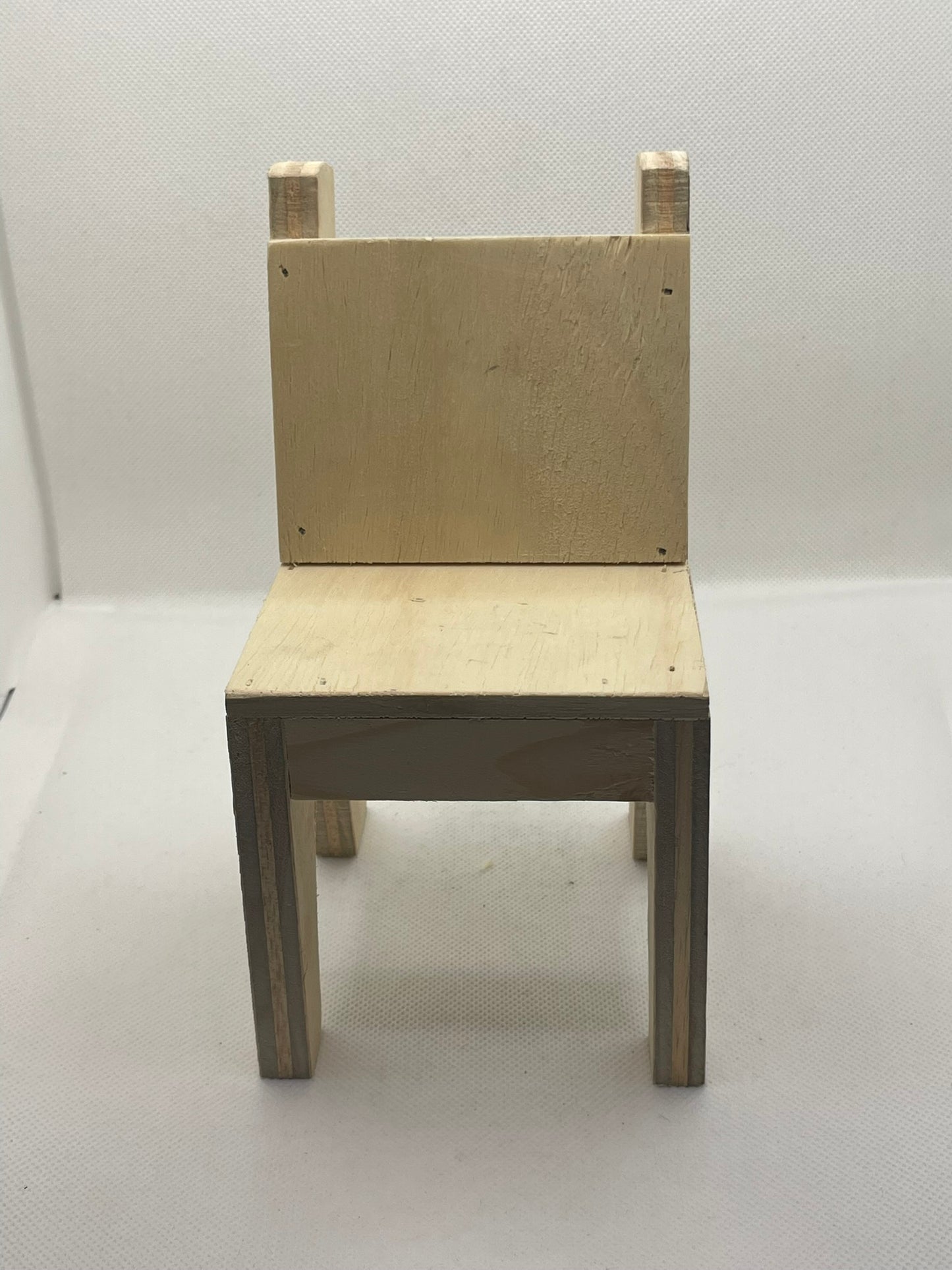 Silla de madera para altares y ceremonias yoruba.