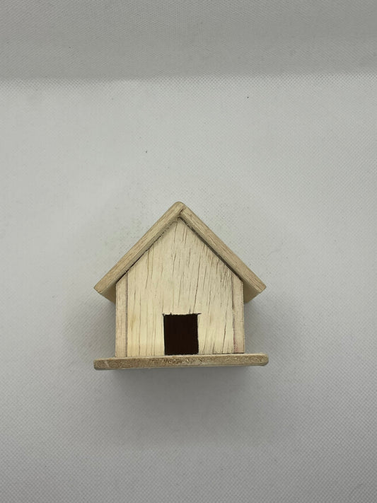Casa de madera ritual para altares yoruba.
